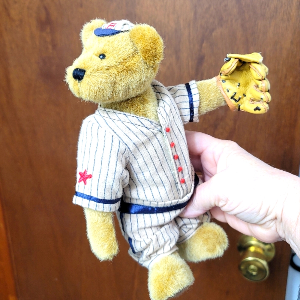 *VTG* BOYDS BEAR Cal Double Play plush.  (711)